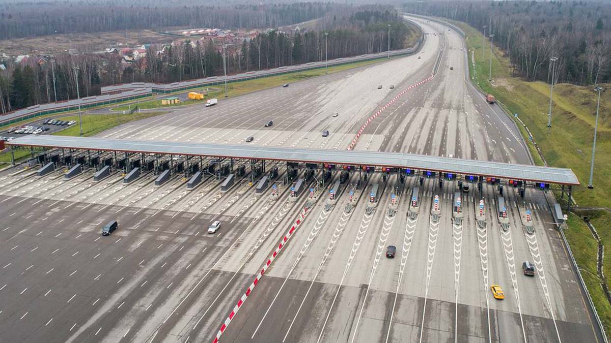 Скоростная трасса соединила Москву с Санкт-Петербургом