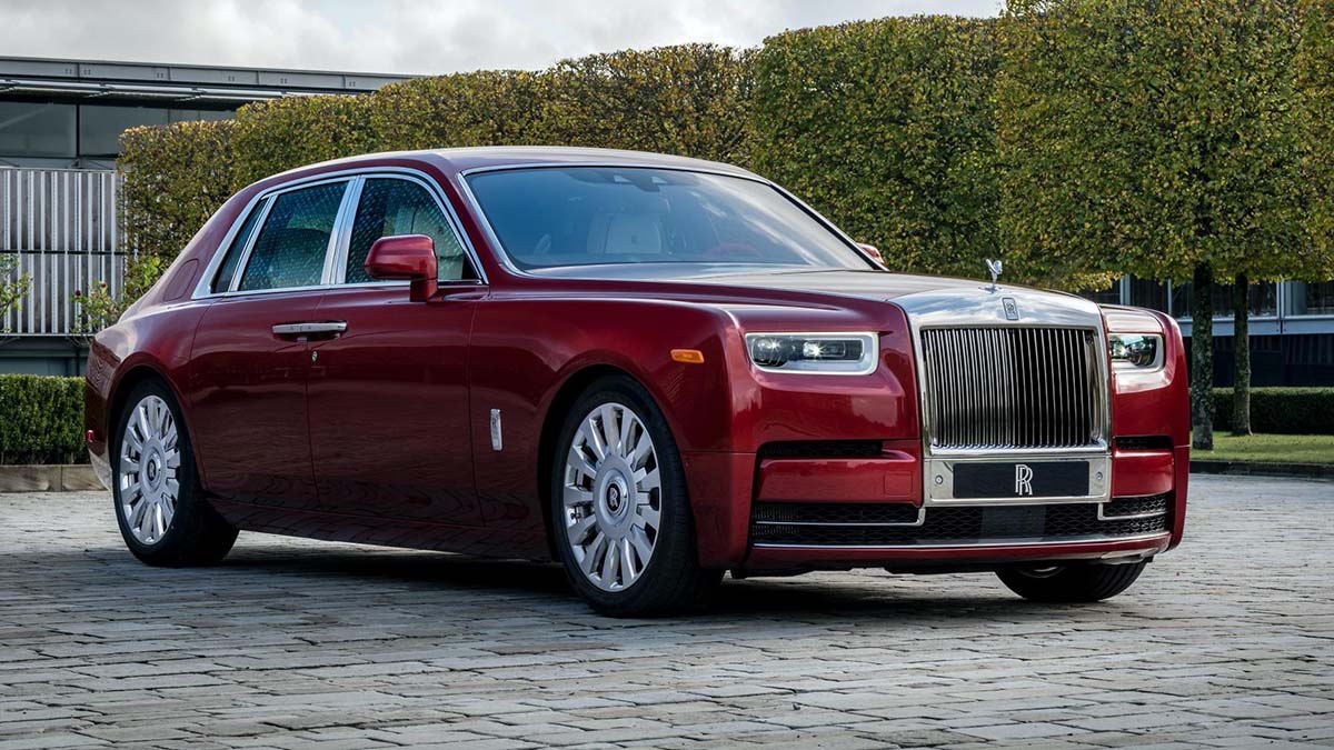 В России стали больше любить Rolls-Royce