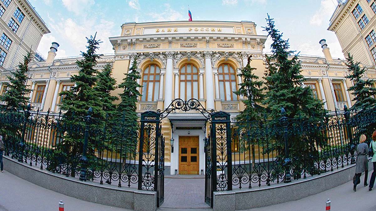 Какие страны и сколько должны России?