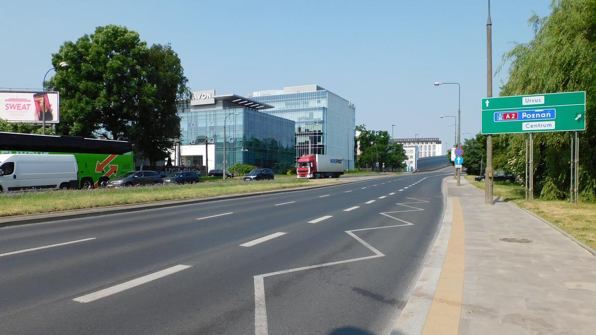 Avon рассматривает возможность переноса производства из России в Польшу